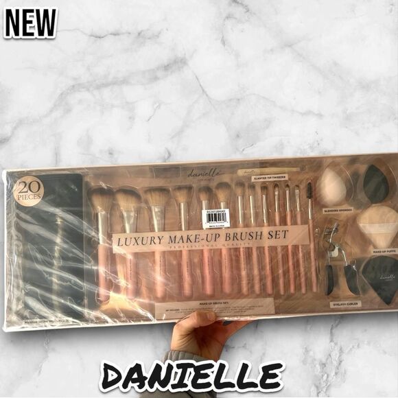 New DANIELLE 20 Piece Luxury Make-Up Brush Set - Picture 7 of 7